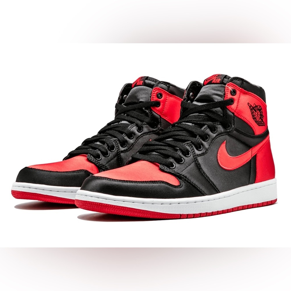 Wmns Air Jordan 1 Retro High OG 'Satin Bred' 2023